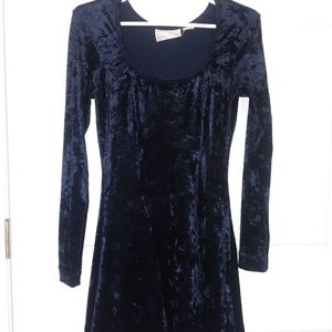 LOND SLEEVE DARK BLUE VELVET DRESS